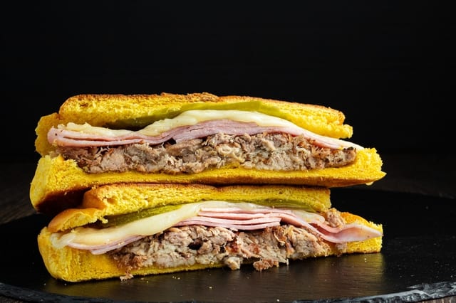 MEDIA NOCHE SANDWICH.