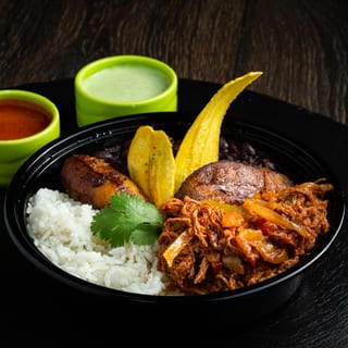 ESPECIAL MARTES ROPA VIEJA CHICKEN BOWL