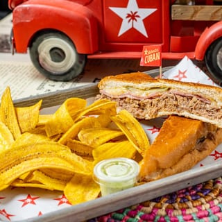 MEDIA NOCHE SANDWICH