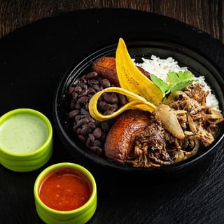 ESPECIAL LUNES LECHON ASADO BOWL