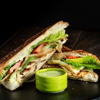 PAN CON GRILLED CHICKEN SANDWICH